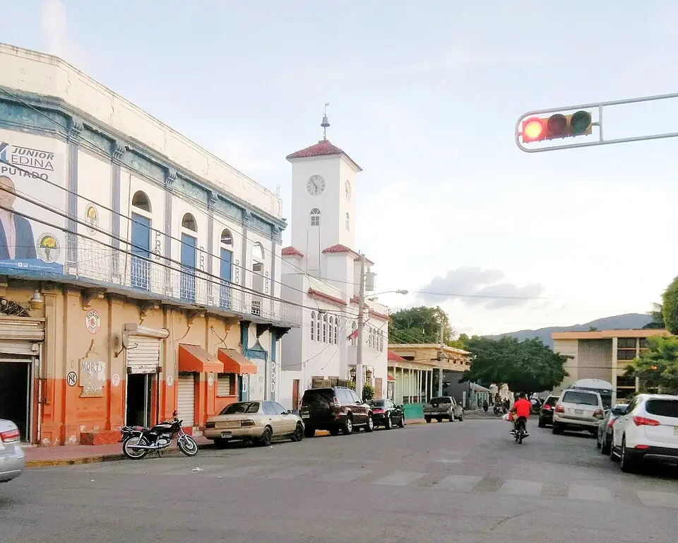 Barahona: La Perla del Sur donde la Montaña besa el Mar Caribe