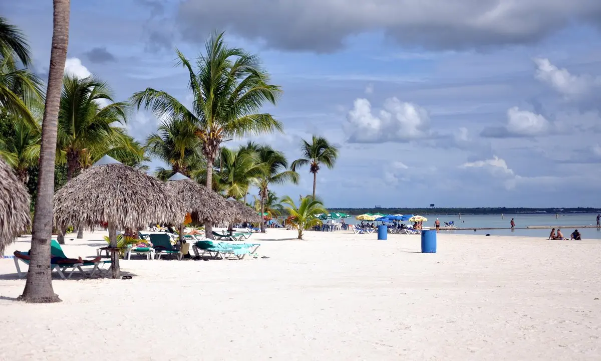 Santo Domingo: Naturaleza Subterránea y Pujanza Logística